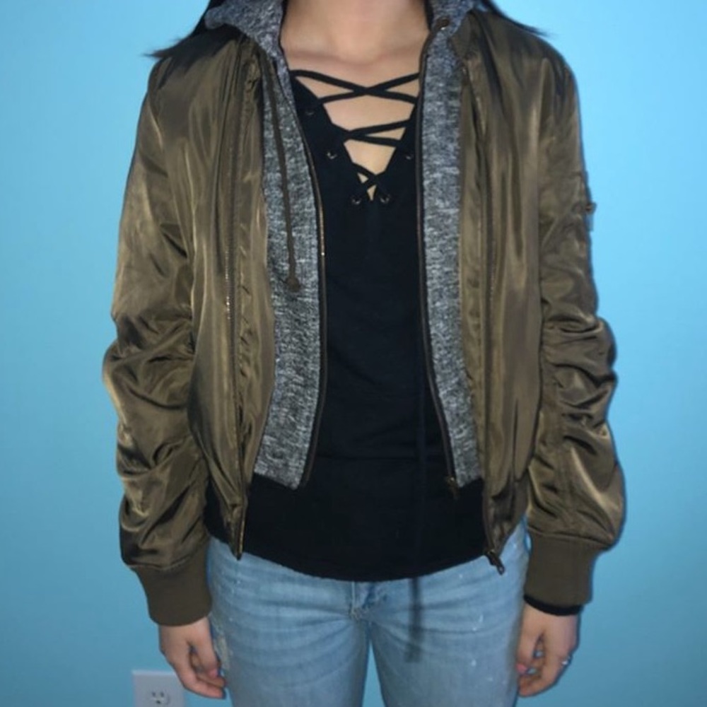 NWOT OLIVE BOMBER JACKET WITH HOOD - Picture 6 of 8